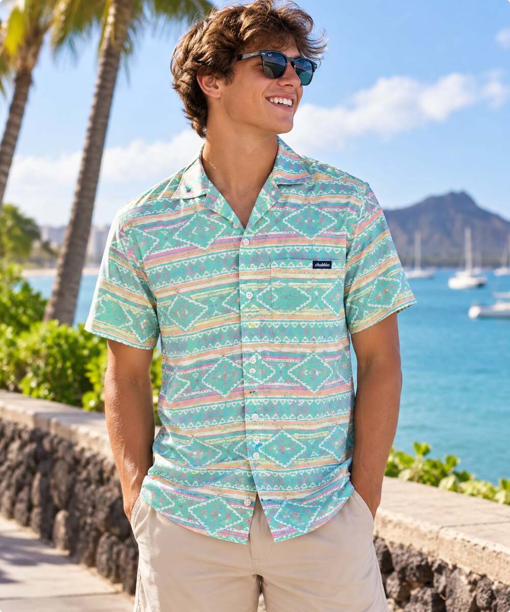 Chubbies The En‎ Fuego Wild Friday Shirt Medium Vacation Coastal